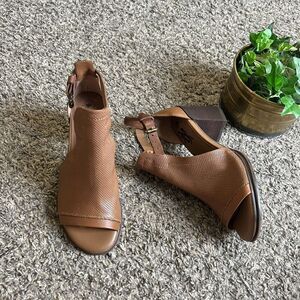 OTBT Metaphor Size US 6.5 M Women Leather Ankle Strap Open Toe Sandals Brown New